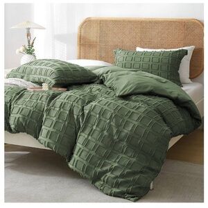 New Duvet cover, 2 pillow covers.  80 x 90 inch